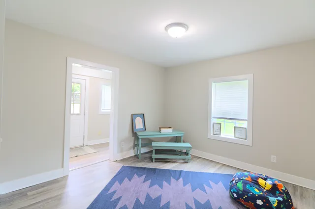 Flexible room with an exterior entrance